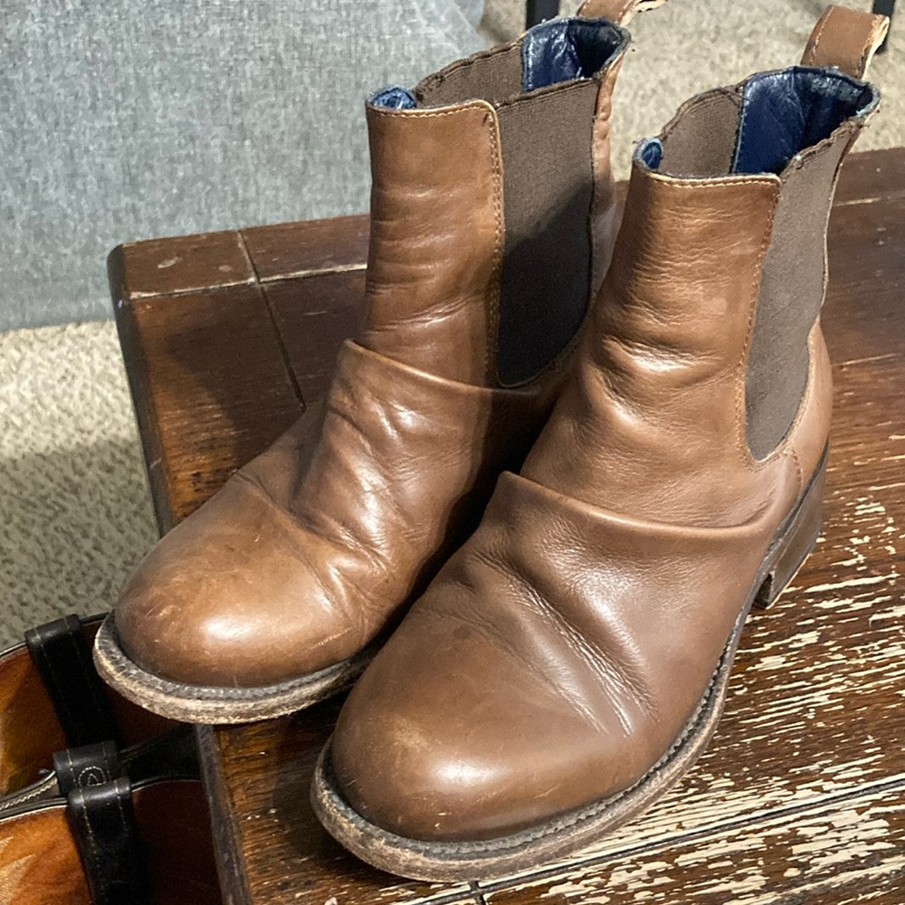 DW Goodyear Welt leather booties size 7.5